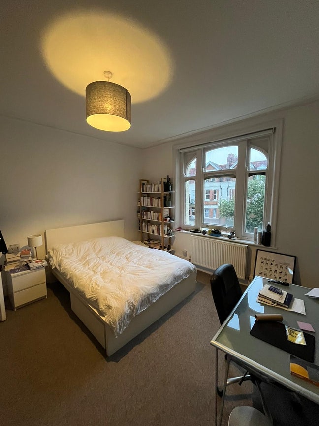 Spacious double room in heart of West Hampstead  Main Photo