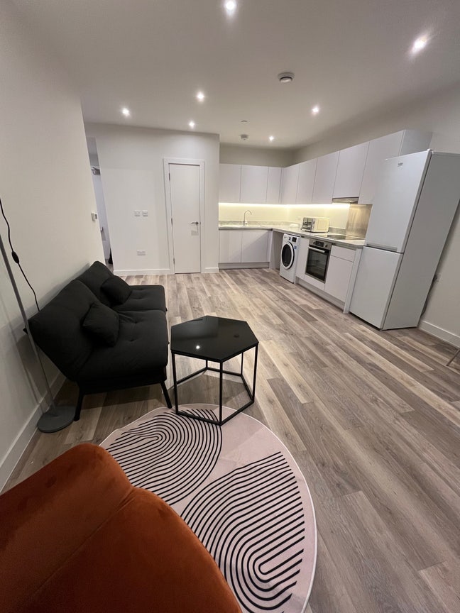 Modern 1 Bed Flat Main Photo