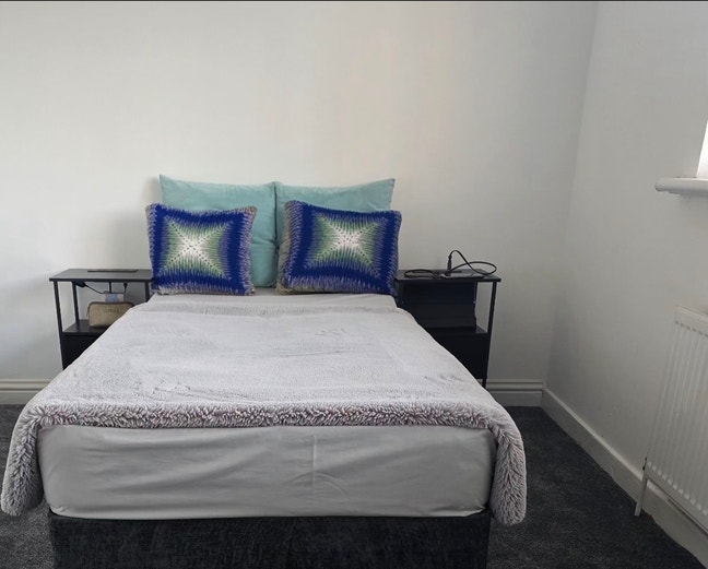 Private Double or Single BR in 3 BR sharedhouse Main Photo