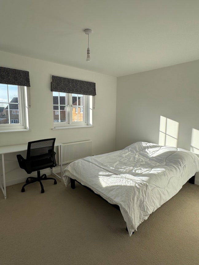 Furnished Double Room with Ensuite + Parking Main Photo