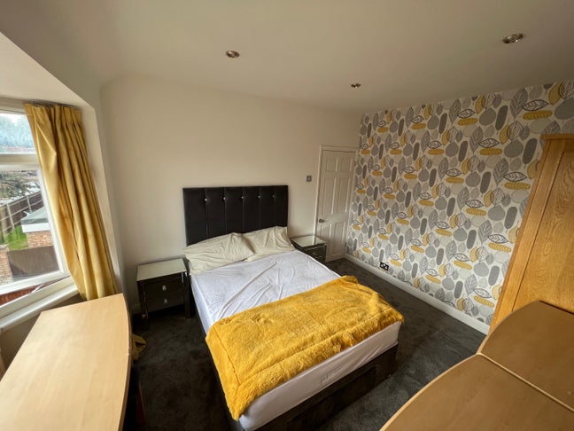 Double room in  a lovely house Main Photo