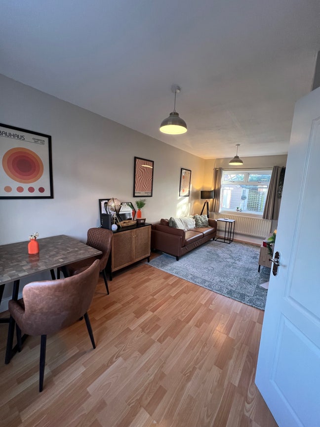  Bright Double Room Near City Centre  Main Photo