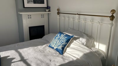 Spare room in home to rent  Main Photo