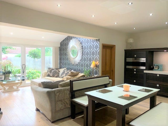 Spacious Double Room in Luxury House  Main Photo