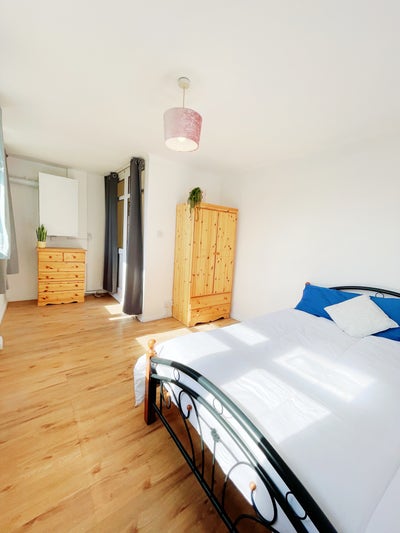 Bright & Spacious rooms next to the Dock│Aldgate Main Photo