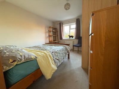 Double room in nice quiet 4 Bed House  Main Photo