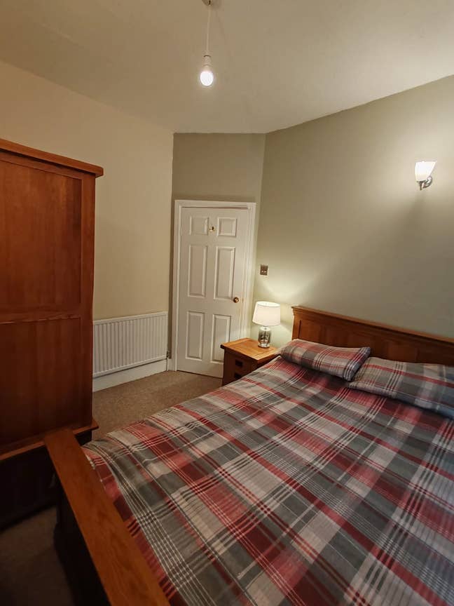 Furnished Double Room- All Bills Included Main Photo