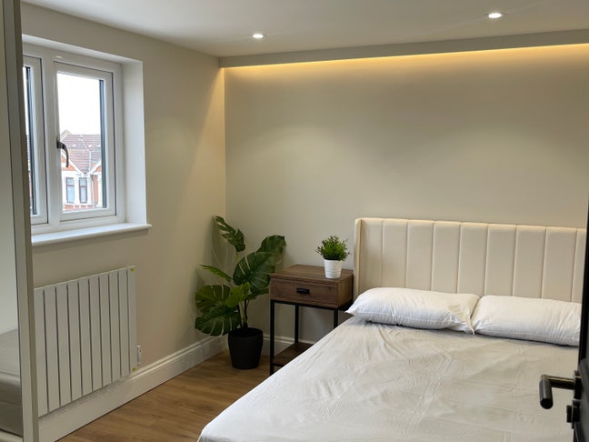 Stunning Newly Built Bedroom. Ready to move in!! Main Photo