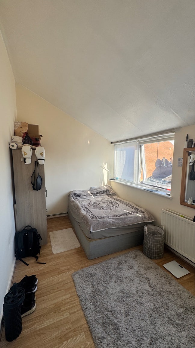 Spacious double room sublet 1 month Main Photo
