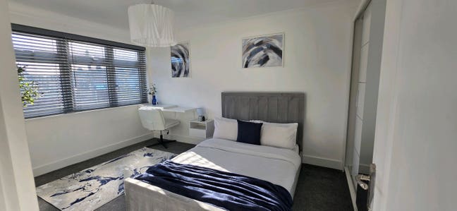 Clean Modern Room Furnished Main Photo