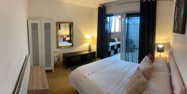 Flat with kitchen and en-suite  Main Photo