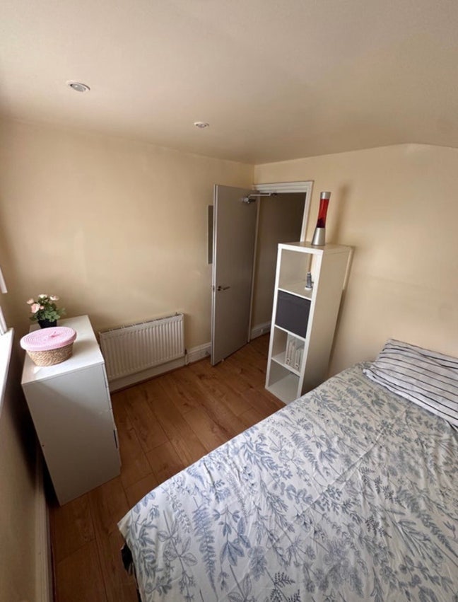 Single Room To Rent Main Photo