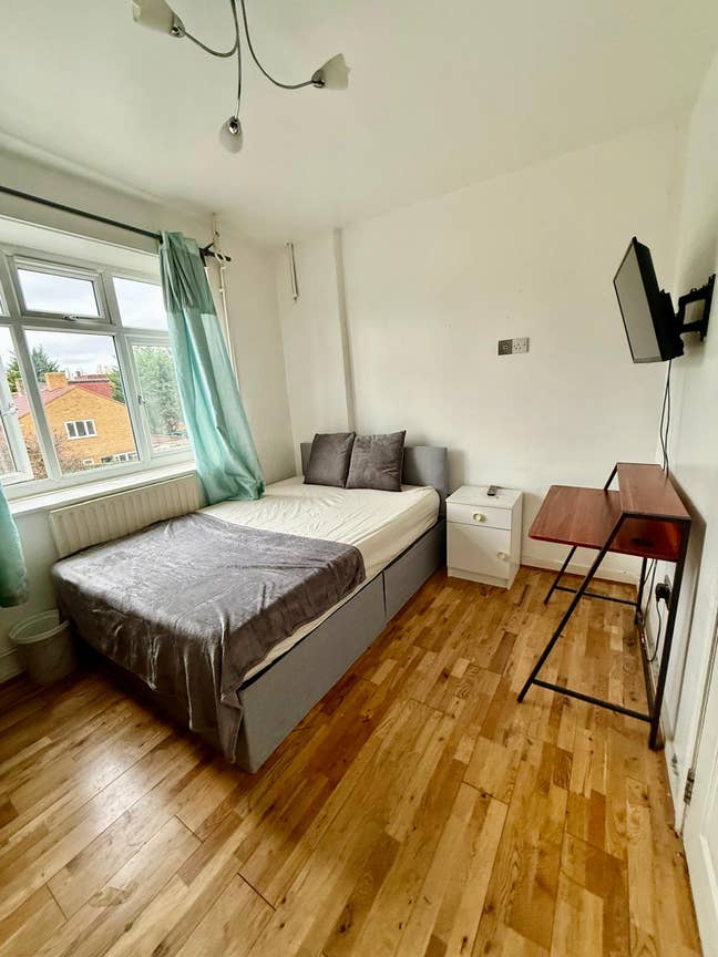 Double room close to Kingston University (44) Main Photo