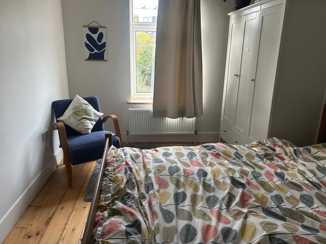 Pleasant furnished room in house available Main Photo