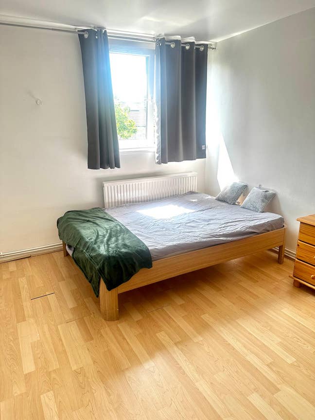 Large DOUBLE room in Roehampton (81) Main Photo