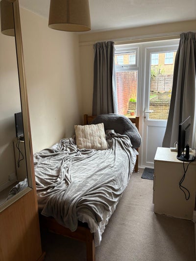 Single room in shared house (Students only)  Main Photo
