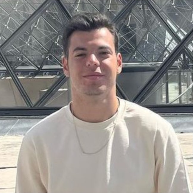 Professional Male seeks a single or double room Main Photo