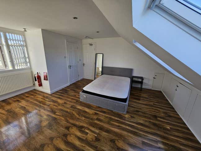 Luxury Studio Room – Modern, Bright & Private –HA1 Main Photo