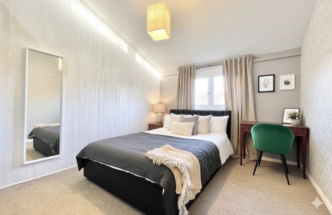 2 Lovely Rooms - Close to St - 5min to Cafes ! Main Photo