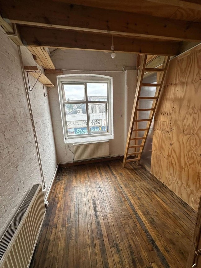 Mezzanine Room in Queer Friendly Cozy Warehouse  Main Photo