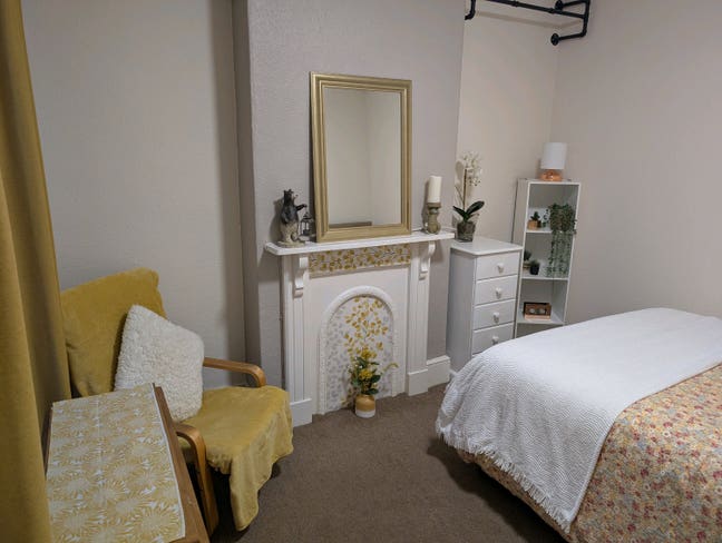 Double room for rent in a family home Main Photo