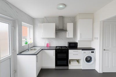 Two Cozy Top-Floor Rooms With Shared Bathroom Main Photo