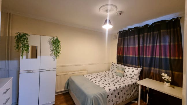 Double room for rent E16 1NP £720 Main Photo