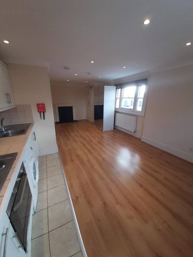 Victoria SW1V Nr Station, Spacious S/C Flat  Main Photo