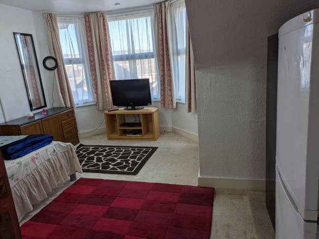 4 Double Rooms in Small Hmo, to Let in Cheriton Rd Main Photo