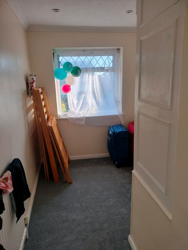 2 room available in well let area no noice  Main Photo