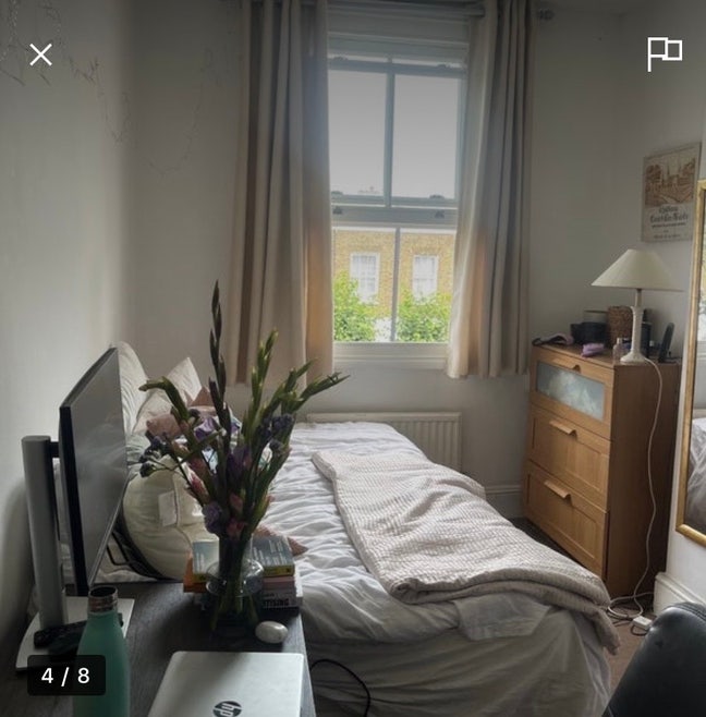 Bedroom available in three bed flat share Main Photo