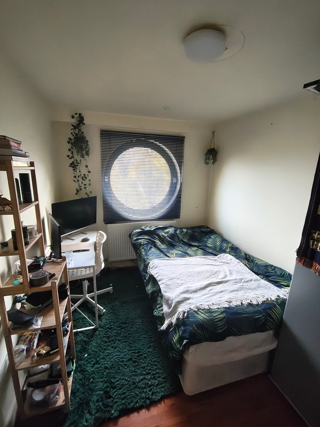 One Bed Flat Available Immediately - Westferry  Main Photo