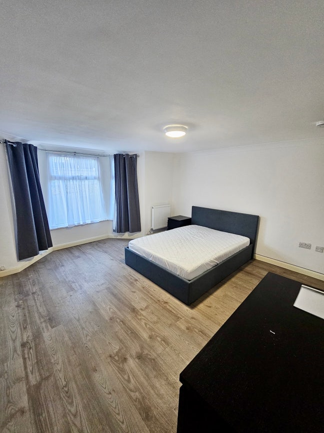 Spacious Room in Gravesend - all bills included! Main Photo