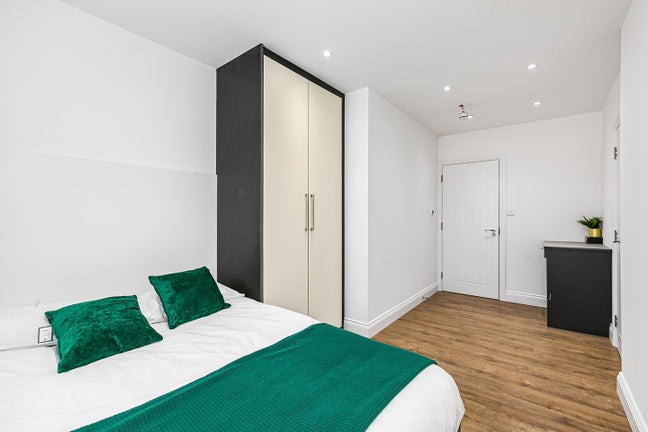 NEW En-suite Double bedroom All Bills Included  Main Photo