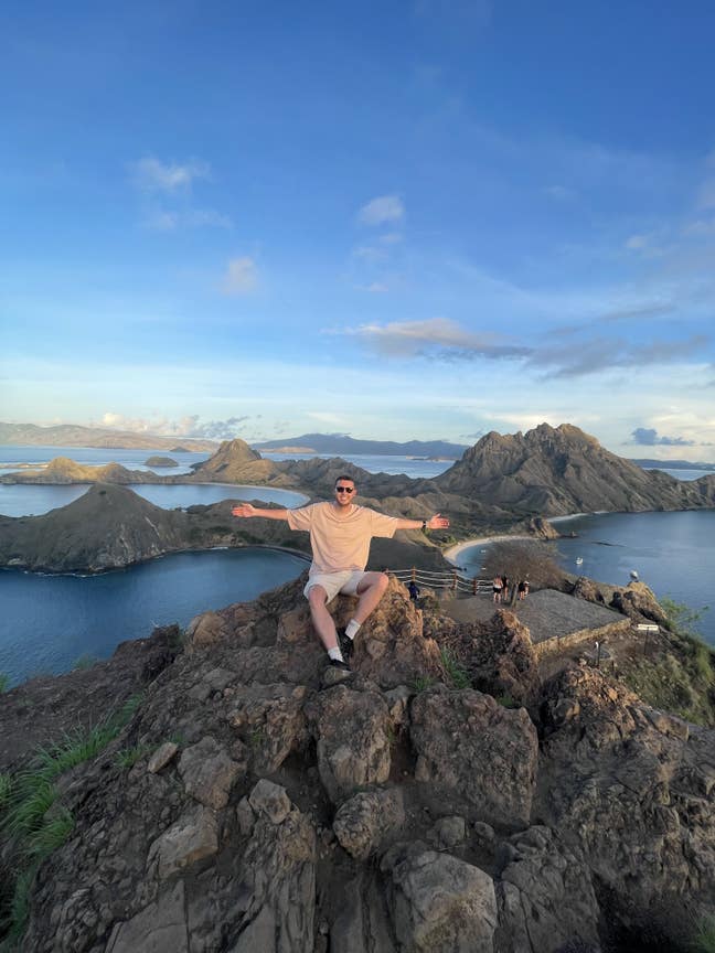 Looking for a friendly house share or buddy up :) Main Photo