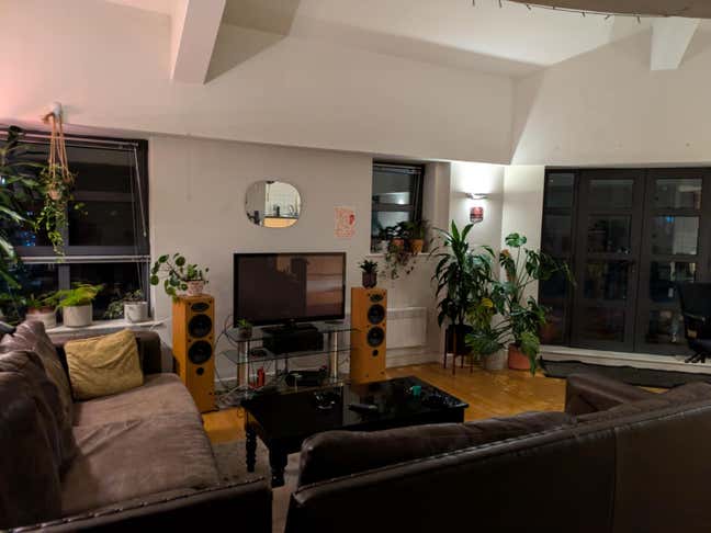 Room available in friendly flatshare Main Photo