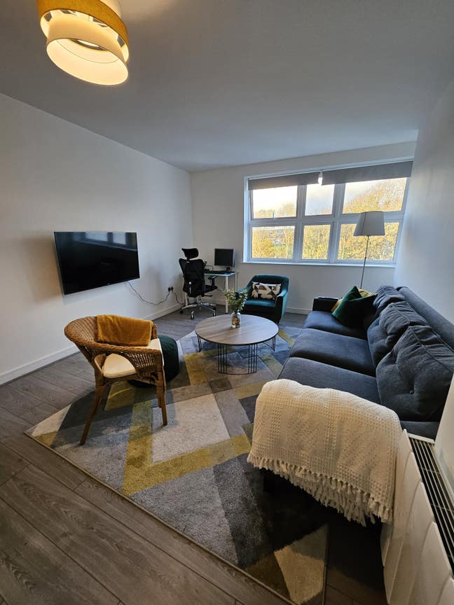 🏡Spacious 1-Bed Flat in Poet's Corner w/parking Main Photo