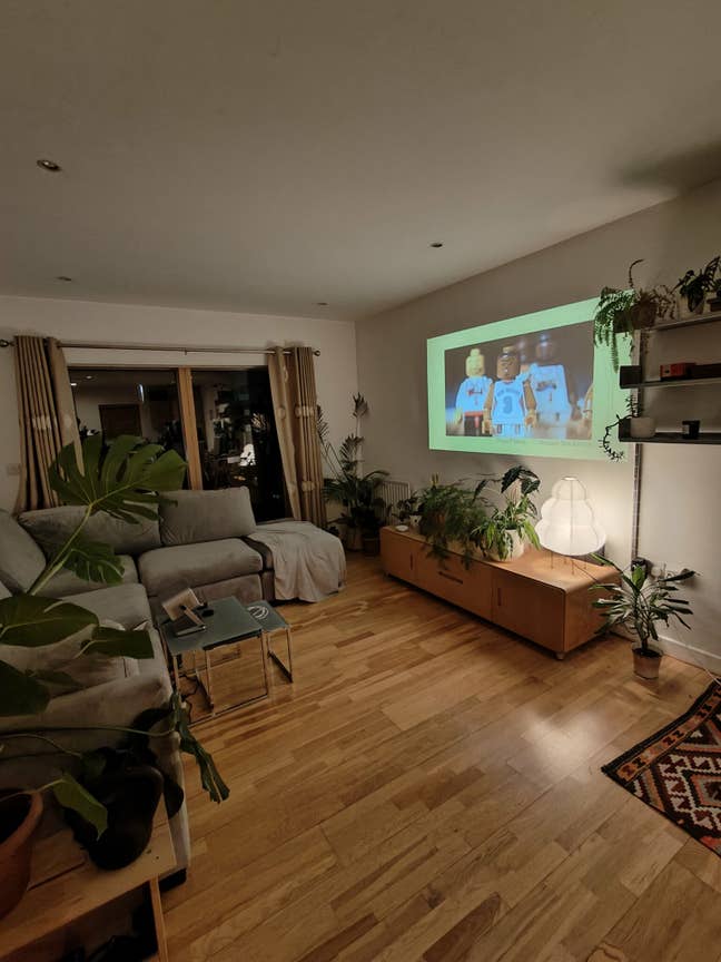 Central, sunny, spacious Dalston 2Br Flat Main Photo