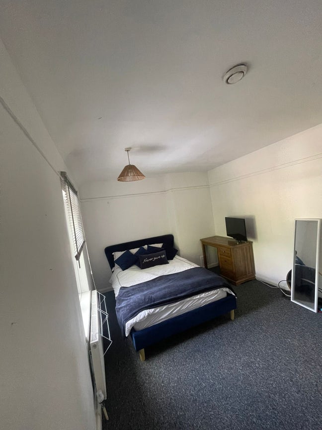 Couple seeking chilled out housemate Main Photo