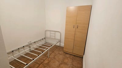 Clean single room Main Photo