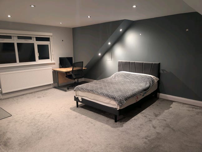 Massive Ensuite double room with dressing room Main Photo