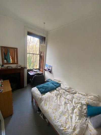 Double room in Marchmont flat available Dec!  Main Photo