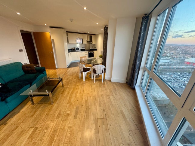 One double bedroom available in 2bedroom flat  Main Photo