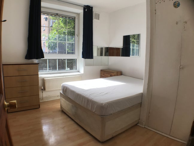 5 min to Westferry DLR 🚂 | DBL Room | Bills Incl Main Photo