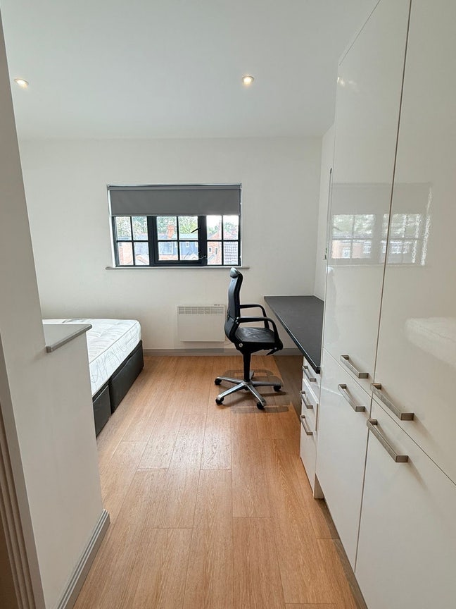Gold Studio – Tenancy Replacement Available! Main Photo