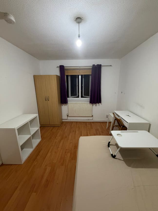 E1 Modern Room | 3 mins Whitechapel – Bills Inc Main Photo
