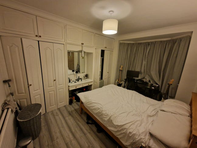 Douvle room Ensuite in a house of 4 - 6-7 months Main Photo