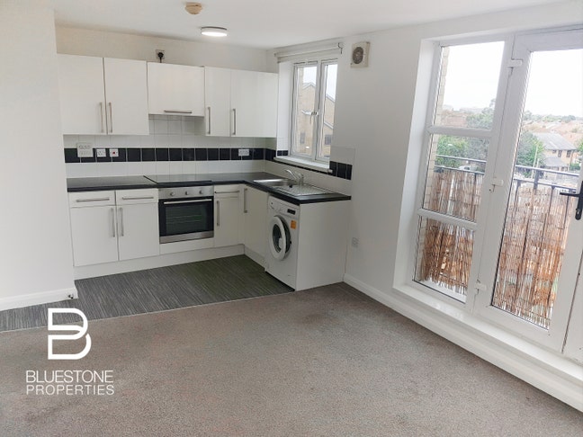 London Road, Mitcham CR4 - 1 Bed Flat W/Balcony Main Photo