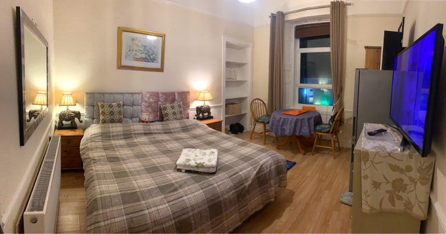 Town centre quiet double bedroom  Main Photo