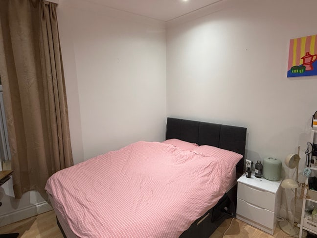 Spacious double room in Aldgate East Main Photo